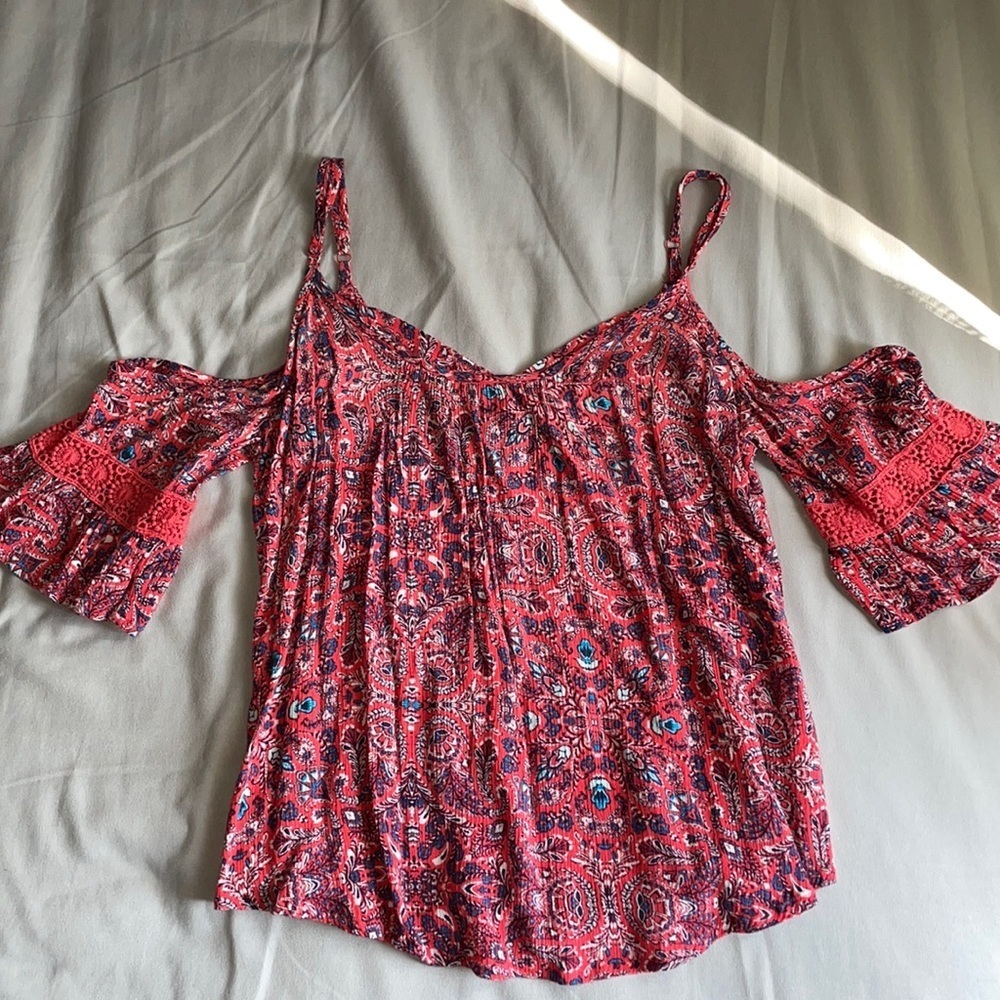 Patterned, open shoulder loose top